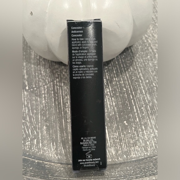 MAKEUP BUNDLE of 7 items only for $35 - Picture 15 of 16